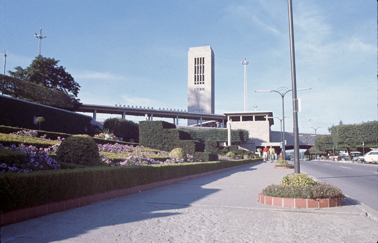 72-08-01, 127, Clock, Niagara, Ontario, Ca